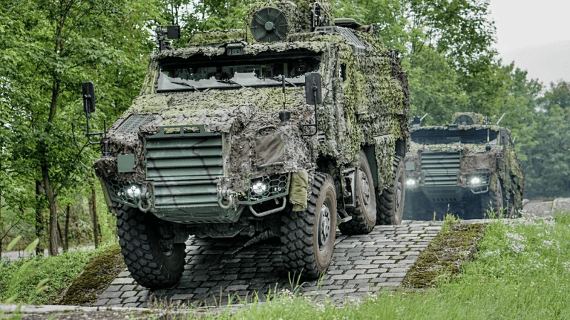 Wozy dowodzenia i łączności TITUS 6x6 należący do Sił Zbrojnych Czech.