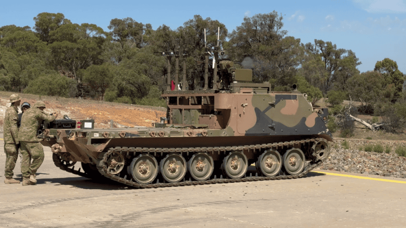 Opcjonalnie załogowy M113AS4 ze zdalnie sterowanym modułem uzbrojenia R400.