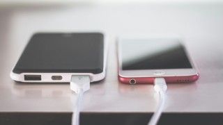 Projekt rozporządzenia resortu cyfryzacji dotyczący USB-C trafił do konsultacji. Co konkretnie zawiera?