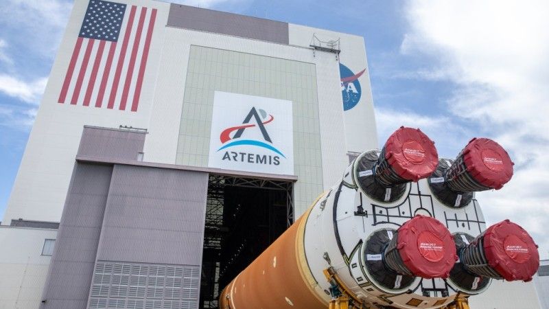 Główny segment rakiety SLS dotarł do Kennedy Space Center na Florydzie.