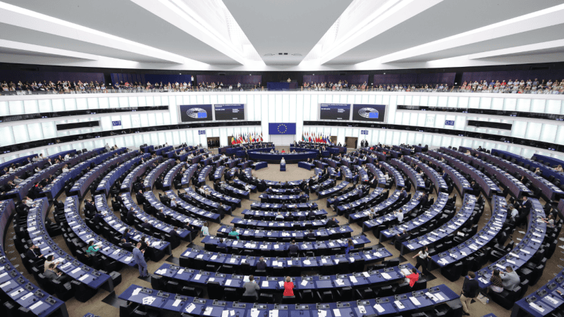 Jakie narracje dezinformacyjne uderzają w Unię Europejską?