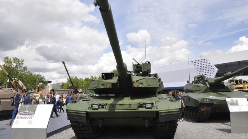 Leopard 2A8 podczas paryskich targów Eurosatory 2024.