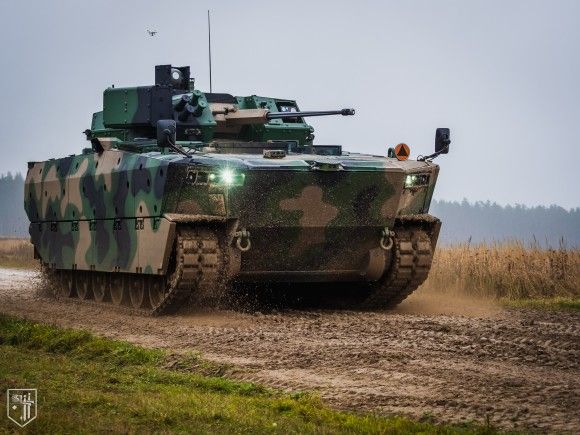 BWP Borsuk na strzelnicy czołgowej Wierzbiny w OSPWL Orzysz, listopad 2022 roku.