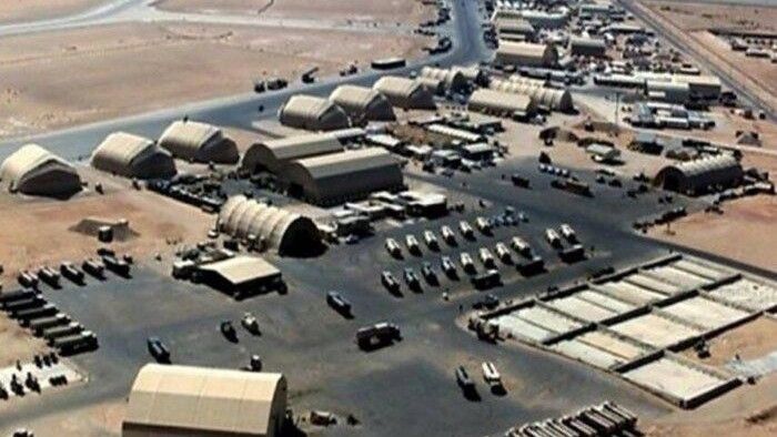 Baza lotnictwa  Ain al-Asad jest wykorzystywana przez amerykańskie siły powietrzne stacjonujące w Iraku. Przebywa tam też personel sojuszniczy, między innymi Polacy.