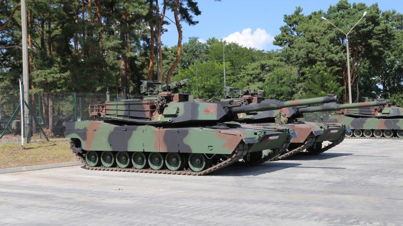 Czołgi podstawowe M1 Abrams w 1 Warszawskiej Brygadzie Pancernej w Wesołej.