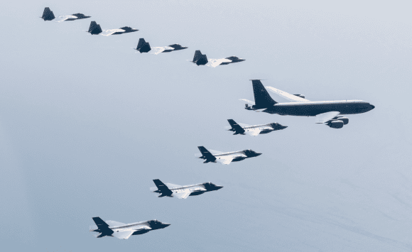 KC-135, F-22A Raptor i F-35A Lightning II
