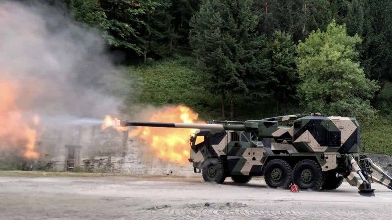 Badania zakładowe armatohaubicy samobieżnej EVA M2 6x6.