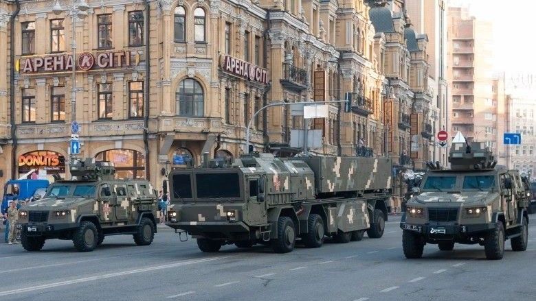 Prototype of the Sapsan/Hrim-2 system launcher at a parade in Kyiv.