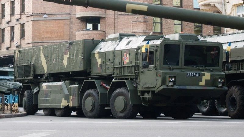 Prototype of the Sapsan/Hrim-2 system launcher at a parade in Kyiv.