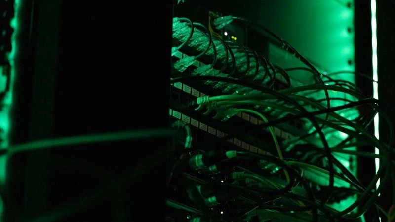 Tydzień po wskazaniu Iranu jako sprawcy cyberataków na kampanie wyborcze, FBI i CISA opublikowały kolejne stanowisko. Kraj ten ma również stać za atakami prowadzonymi od 7 lat w USA.