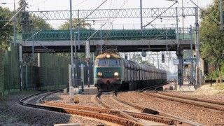 W temacie cyfryzacji kolei bardzo często pojawia się wątek zastąpienia Radio-Stopu przez Railway Emergency Call. Czym oba systemy się różnią?