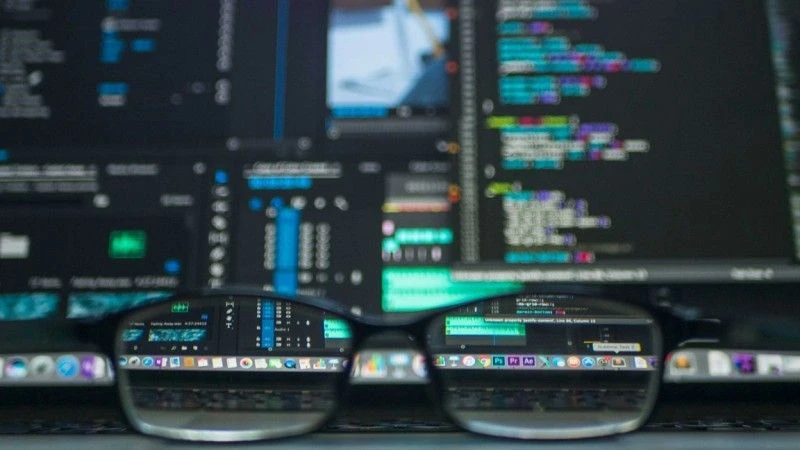 Eksperci z Google Threat Analysis Group ujawnili skorzystanie przez hakerów z APT29 z dwóch podatności w ostatnich atakach. Okazuje się, że tuż przed nimi zrobili to... autorzy spyware.