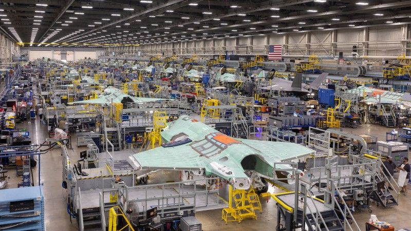 Fabryka F-35 w Fort Worth. Widoczny wycinek hali jest tylko jej niewielką częścią