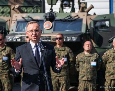 Prezydent Andrzej Duda. Briefing na targach MSPO.