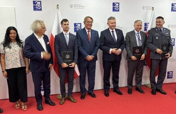 Agencja Uzbrojenia podpisała umowy z WB Electronics i INDRA SISTEMAS S.A.