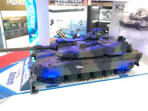 Demonstrator czołgu podstawowego K2EX Black Panther na stoisku Hyundai Rotem podczas MSPO 2024.