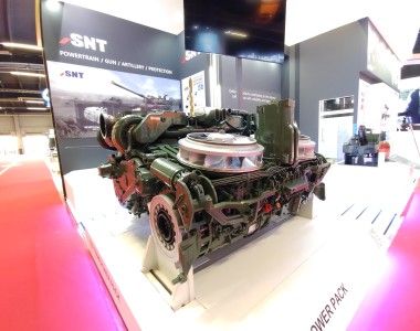 Wystawiony na MSPO 2024 koreański zespół napędowy do czołgów podstawowych z silnikiem HD Hyundai Infracore DV27K i przekładnią SNT Dynamics EST15K.