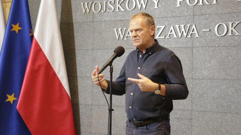 Premier Donald Tusk przed wylotem na posiedzenie sztabu kryzysowego