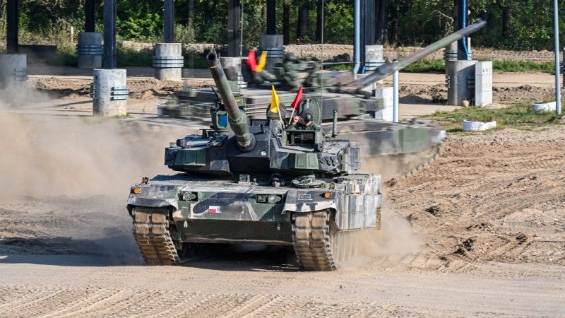 Czołgi podstawowe K2GF Black Panther z 20 Brygady Zmechanizowanej na poligonie.