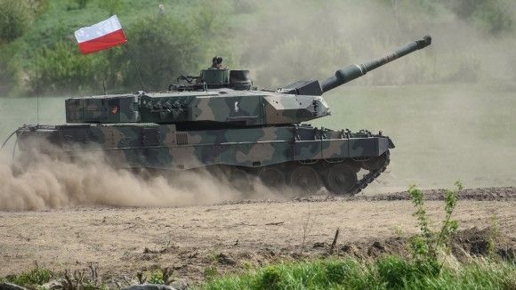 Czołg podstawowy Leopard 2PL na ćwiczeniach Defender Europe 22.