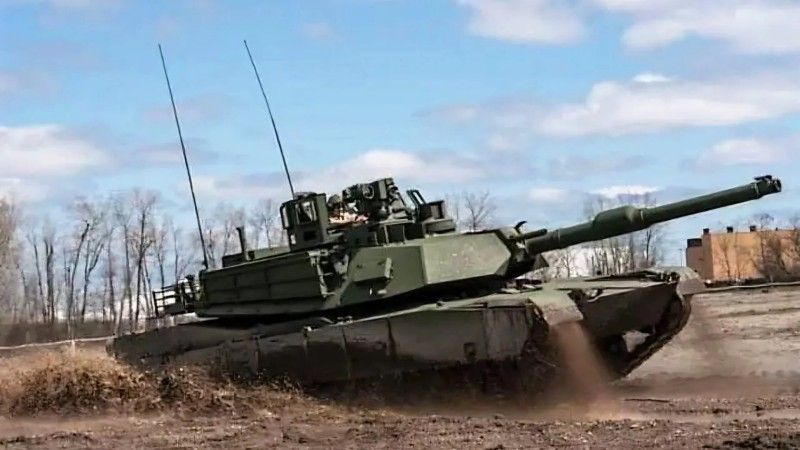 Jeden z dwóch prototypów czołgu M1A2T.