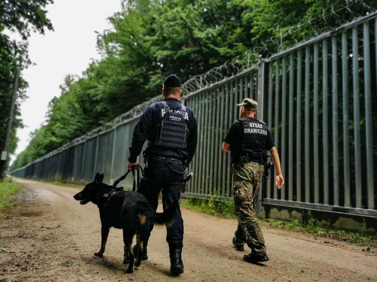 Służby MSWiA „wypadną" z SAFE? Szef MON o konsekwencjach prezydenckiego weta