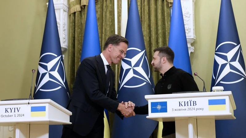 Mark Rutte podczas spotkania z Wołodymyrem Zełenskim.