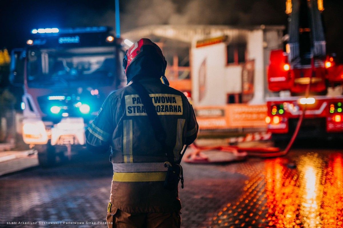 Pożar w zakładach produkujących elementy do dronów. Sprawę badają służby