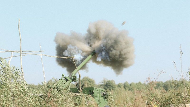 Ukraińska armatohaubica CAESAR Mk. I w zielonym malowaniu.