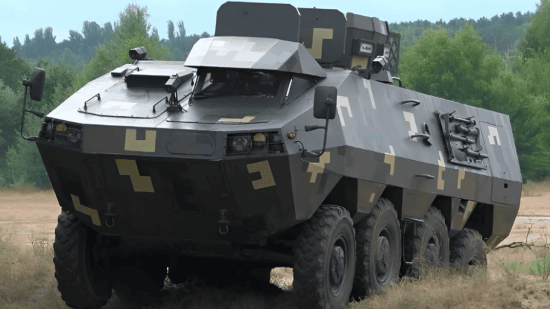 Ukraiński BTR-60M Chorużi.