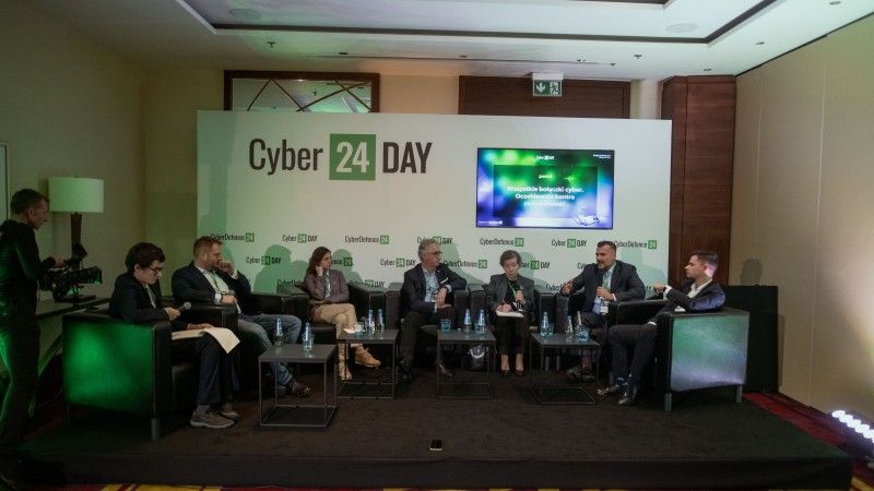 Uczestnicy panelu "Wszystkie bolączki cyber. Oczekiwania kontra rzeczywistość" w trakcie Cyber24 Day 2024.