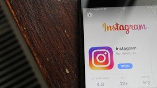 Pół roku po zapowiedziach, Instagram oficjalnie wprowadził nowe zabezpieczenia przed sextortion. Jakie mechaniki pojawiły się na platformie?