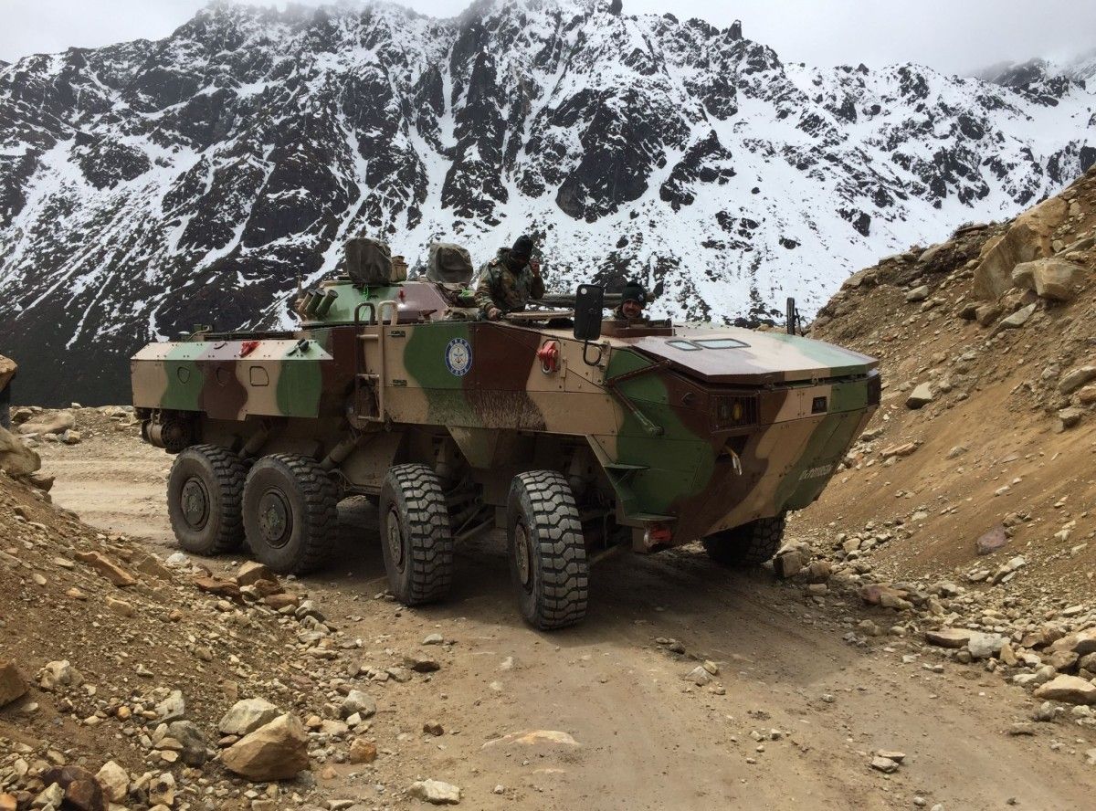 Greece curious  in Asian transporter