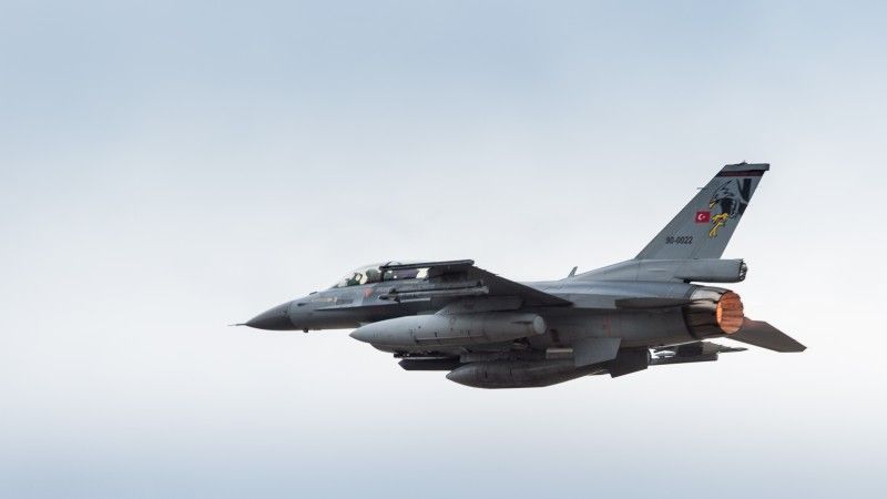 Samolot wielozadaniowy F-16 należący do tureckich sił powietrznych