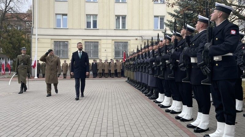 Wicepremier minister obrony narodowej i szef Sztabu Generalnego podczas uroczystości 106. rocznicy powstania Sztabu Generalnego Wojska Polskiego.