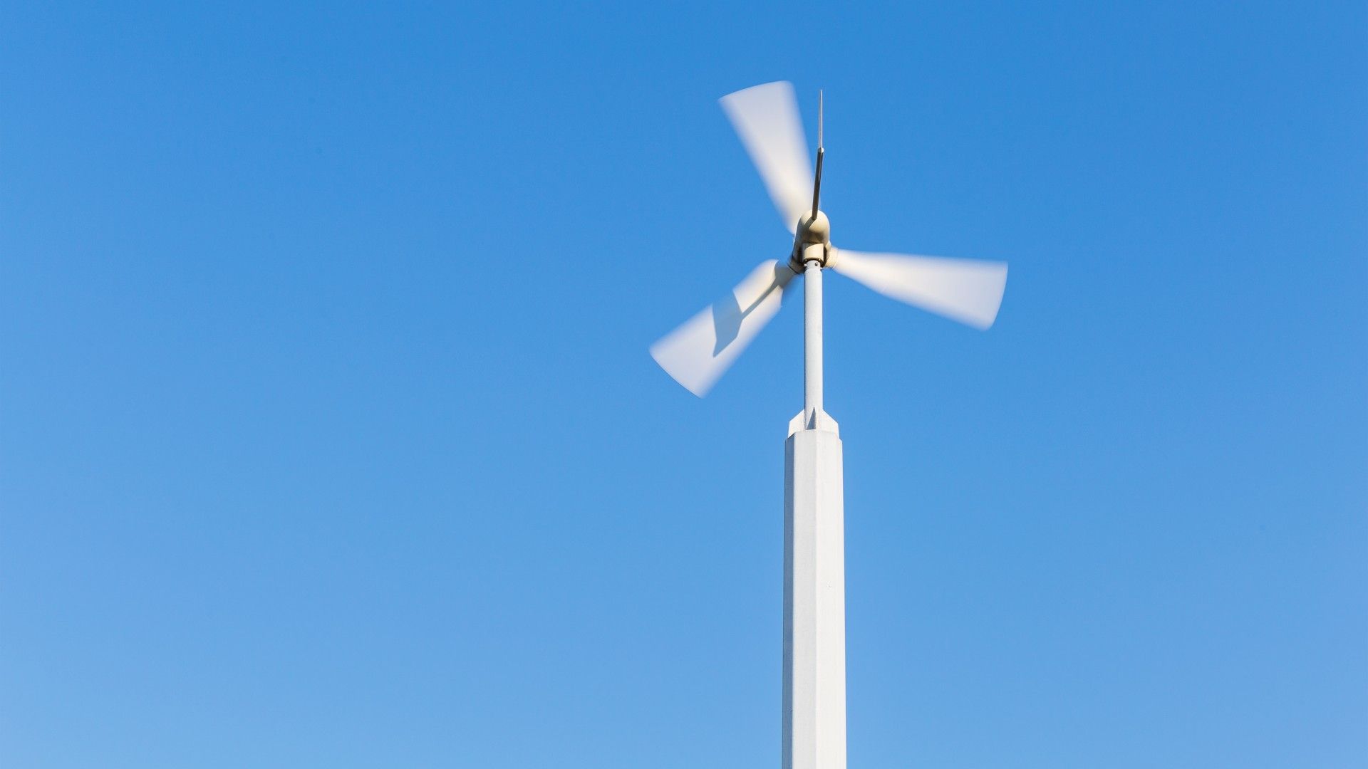 Nowelizacja ustawy wiatrakowej. Zmieniono zasady odległości od zabytków i dróg