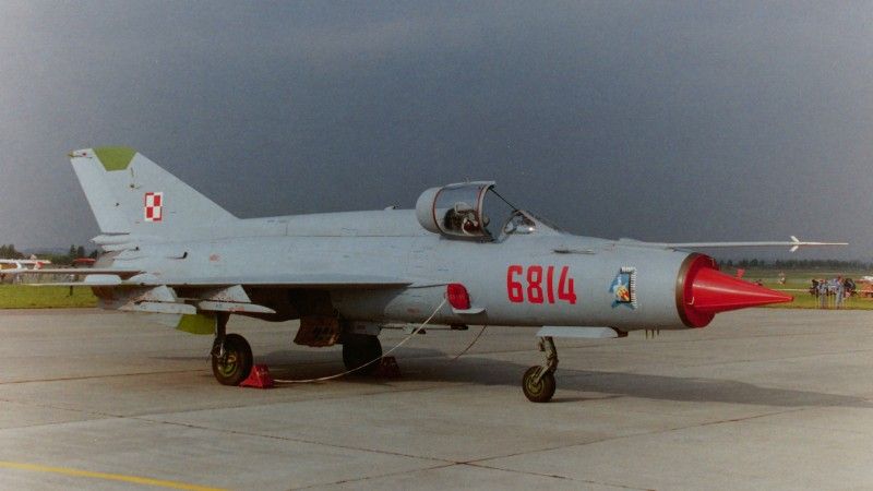 Samolot myśliwski MiG-21MF o numerze burtowym 6814.