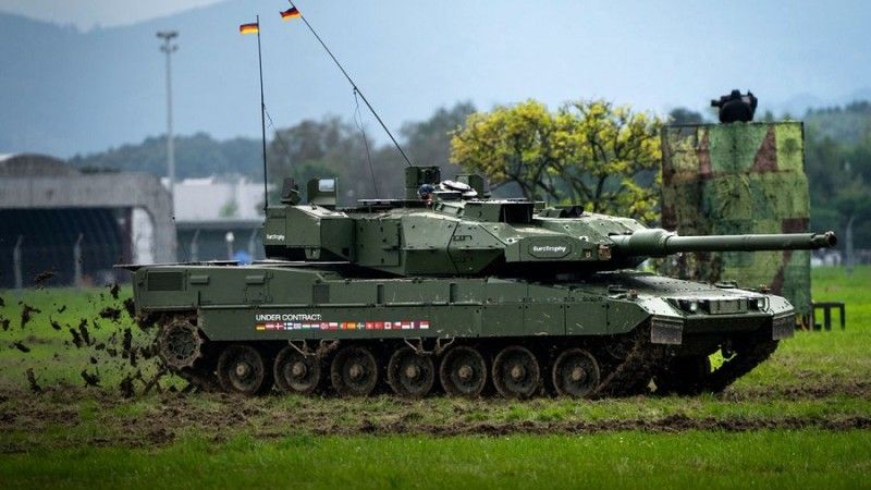 Leopard 2A7 z demonstratorem systemem ochrony aktywnej EuroTrophy.
