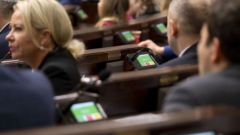 Sejm zajmował się tzw. ustawą hejterską, która przewiduje ślepy pozew za nienawistne komentarze w sieci