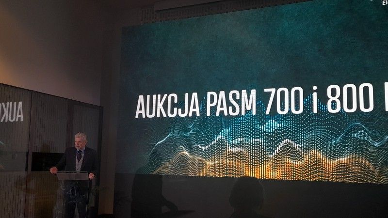 Urząd Komunikacji Elektronicznej ogłosił start aukcji pasm 700 i 800 MHz. Miało to miejsce na konferencji prasowej zorganizowanej w siedzibie organu w Warszawie.