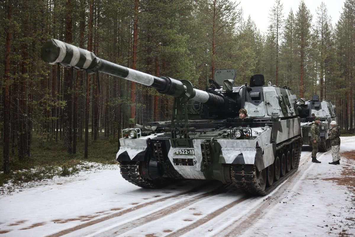 Finland is chasing Poland. Buys utilized artillery from Korea