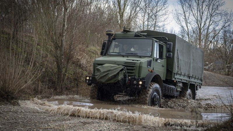 Samochód ciężarowy małej ładowności Unimog U5000.