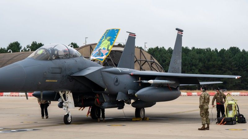 F-15 z 48th Fighter Wing przygotowywany do startu w RAF Lakenheath, 2024