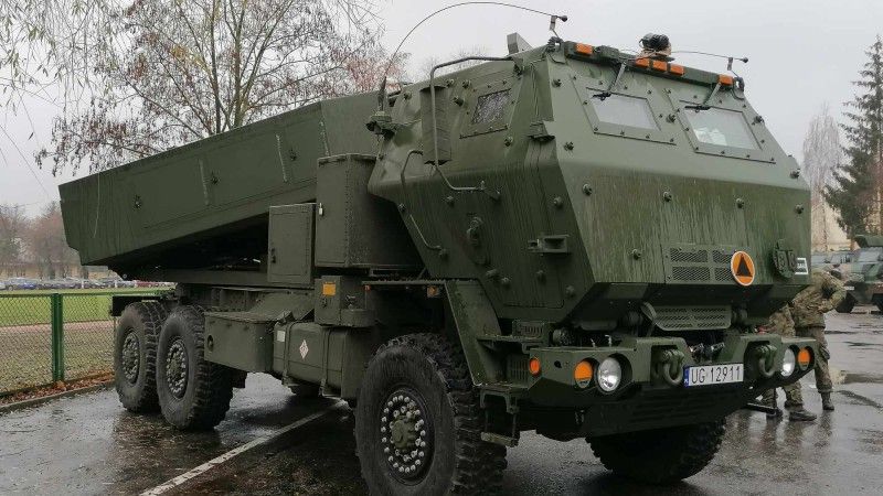 Wieloprowadnicowa wyrzutnia rakiet M142 HIMARS w Centrum Szkolenia Artylerii i Uzbrojenia w Toruniu.