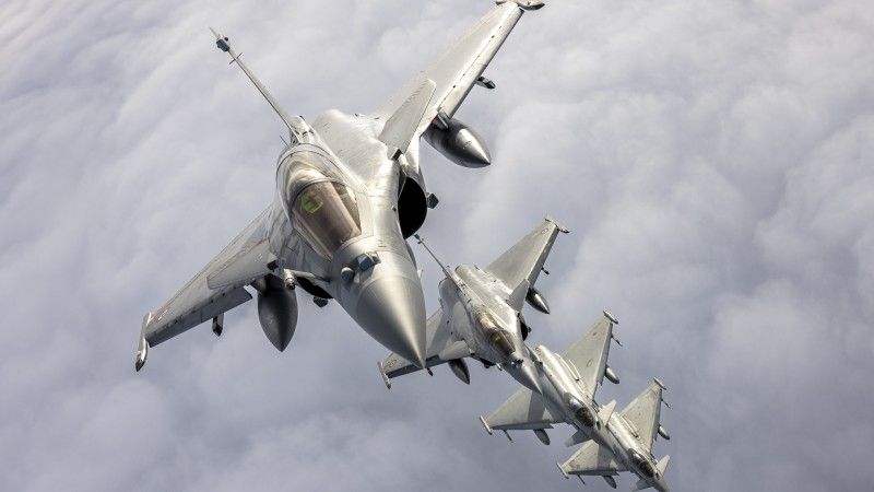 Włoskie samoloty wielozadaniowe Eurofighter Typhoon i francuskie Dassault Rafale patrolują przestrzeń powietrzną Litwy w ramach operacji Baltic Air Policing.