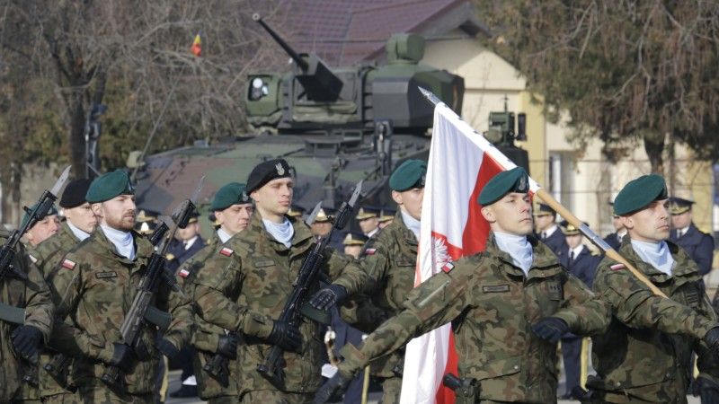 Żołnierze PKW Rumunia podczas wizyty wicepremiera, szefa MON Władysława Kosiniaka-Kamysza