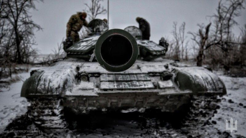 Ukraiński czołg podstawowy T-72EA należący do 128. Samodzielnej Zakarpackiej Brygady Szturmowej.