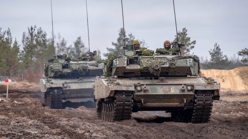 Kanadyjskie czołgi Leopard 2A4M podczas ćwiczeń na Łotwie.