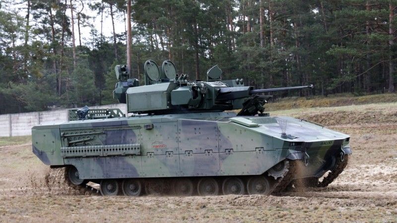 Gąsienicowa platforma ASCOD w odmianie bojowego wozu piechoty z wieżą UT30.