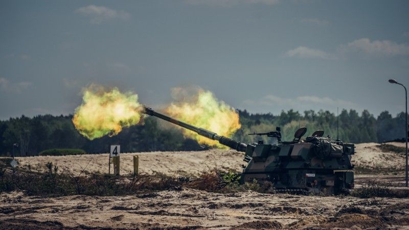 Armatohaubica samobieżna Krab na poligonie podczas ćwiczeń Anakonda-23.